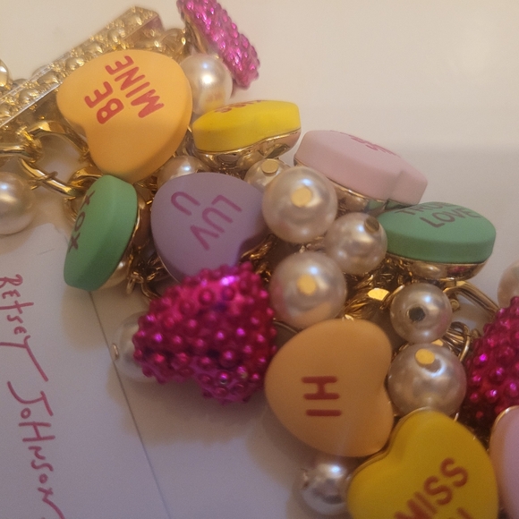 BETSEY JOHNSON Sweetheart candy hearts Valentines toggle bracelet NWT pearls - Picture 4 of 12